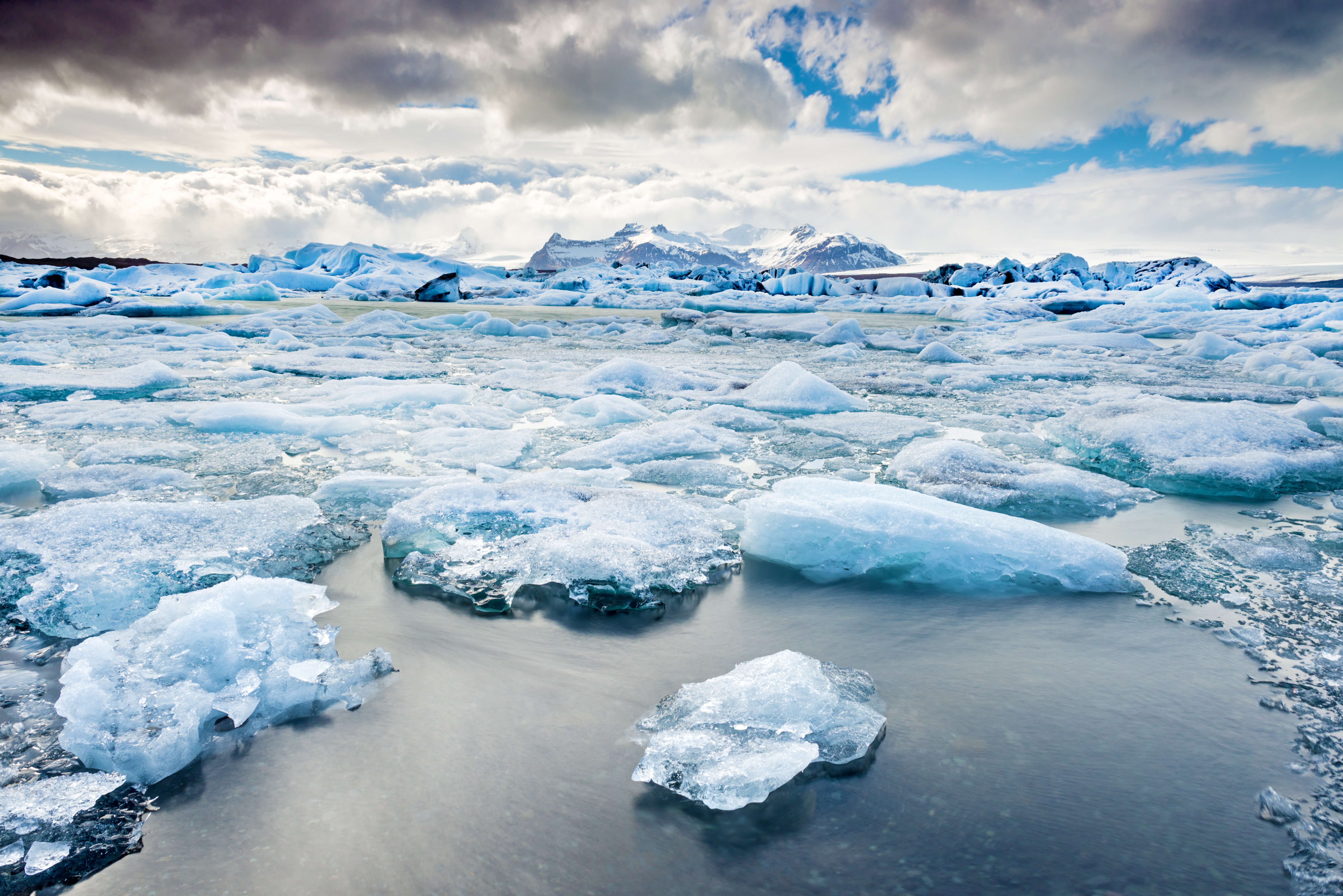 The sandy shore and the view of Vatnajökull ice will definitely take your breath away!